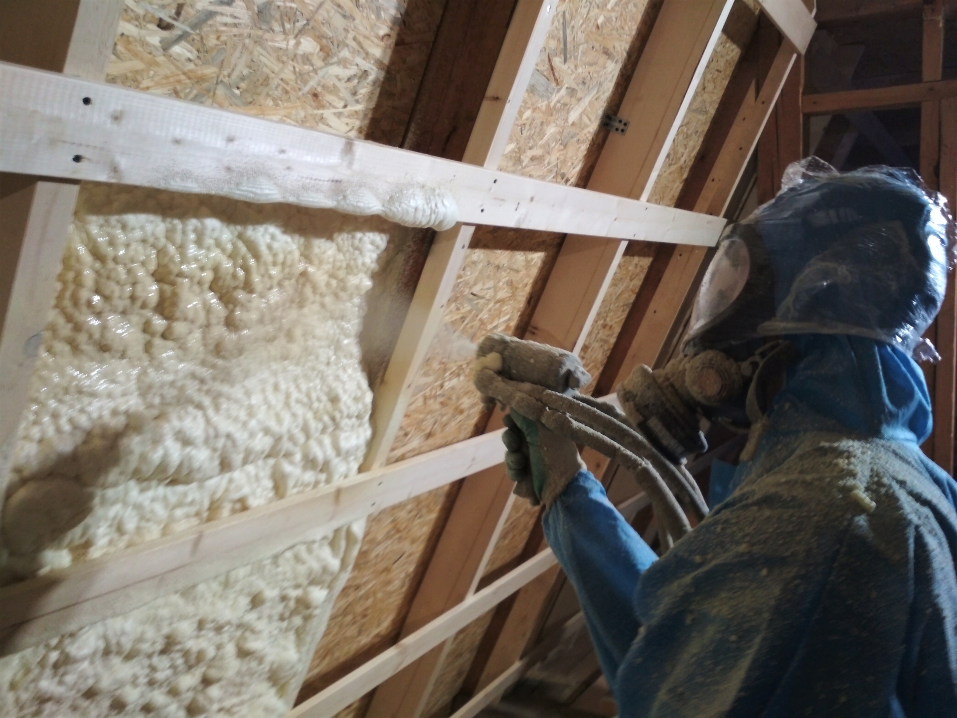 История Пенополиуретана (ППУ): От Открытия до Современных Приложений